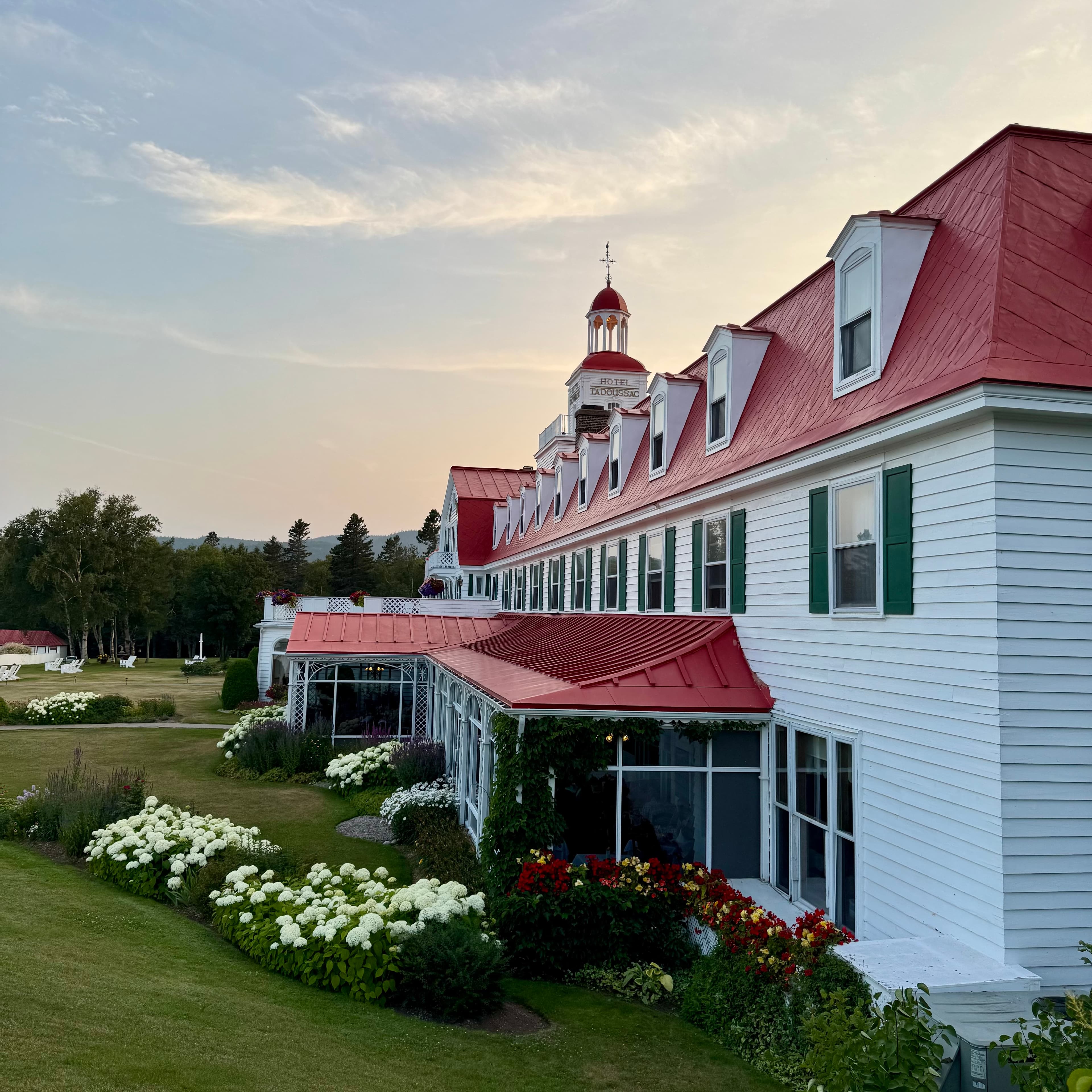 hotel tasoussac quebec canada